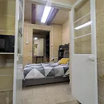 Ruwts Authentic Maisonette Apartment *