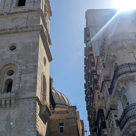 Ruwts Authentic Maisonette *