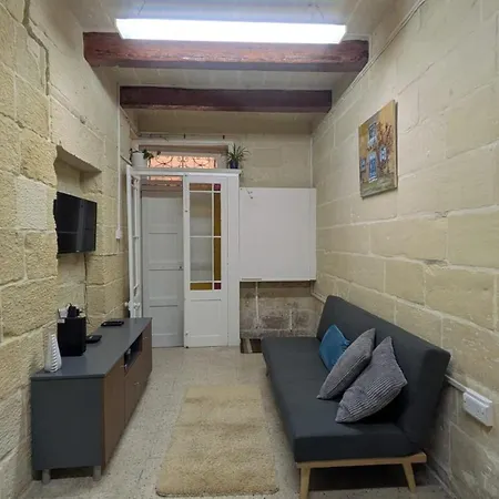 Ruwts Authentic Maisonette