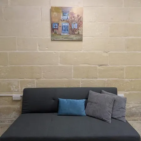 Ruwts Authentic Maisonette