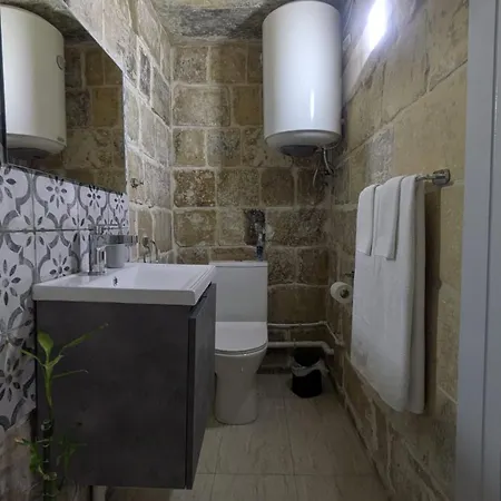 Ruwts Authentic Maisonette Apartment