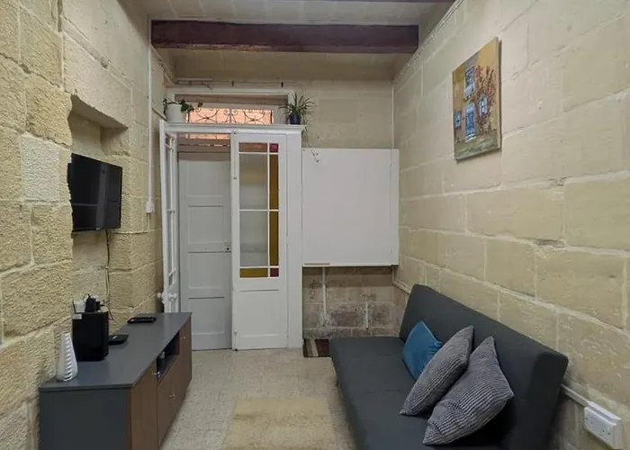 Ruwts Authentic Maisonette