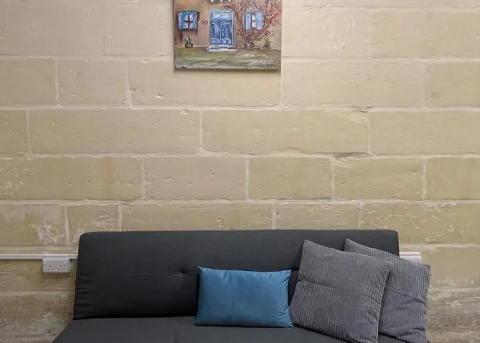 Ruwts Authentic Maisonette