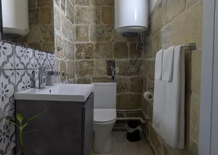 Ruwts Authentic Maisonette Apartment